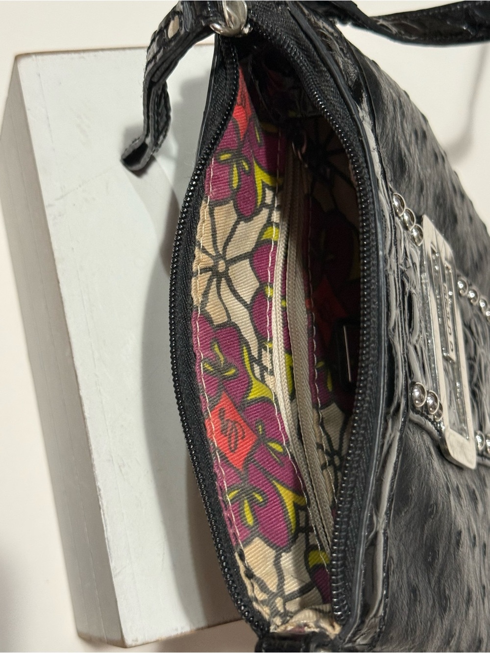 Guess Leather Crossbody  Purse Floral Print Interior with Silver Logo Plaque - Picture 15 of 15